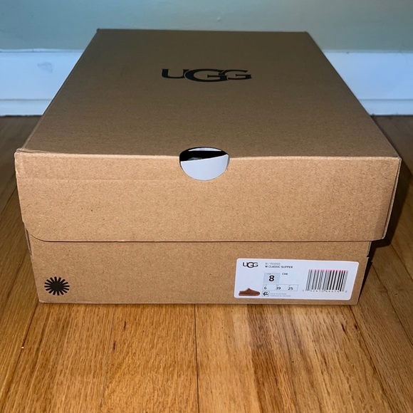 UGG Classic Slipper - Picture 3 of 6